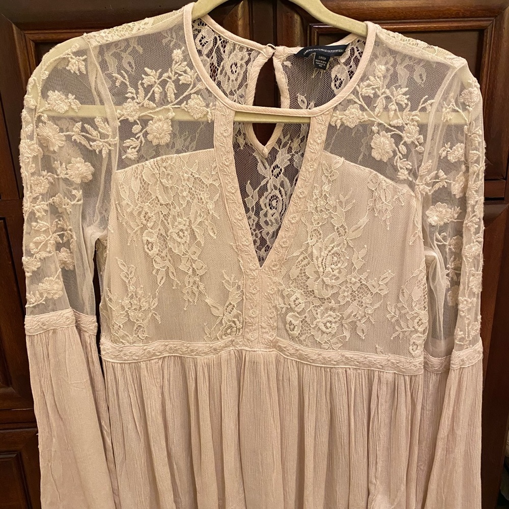 American Eagle lace top
